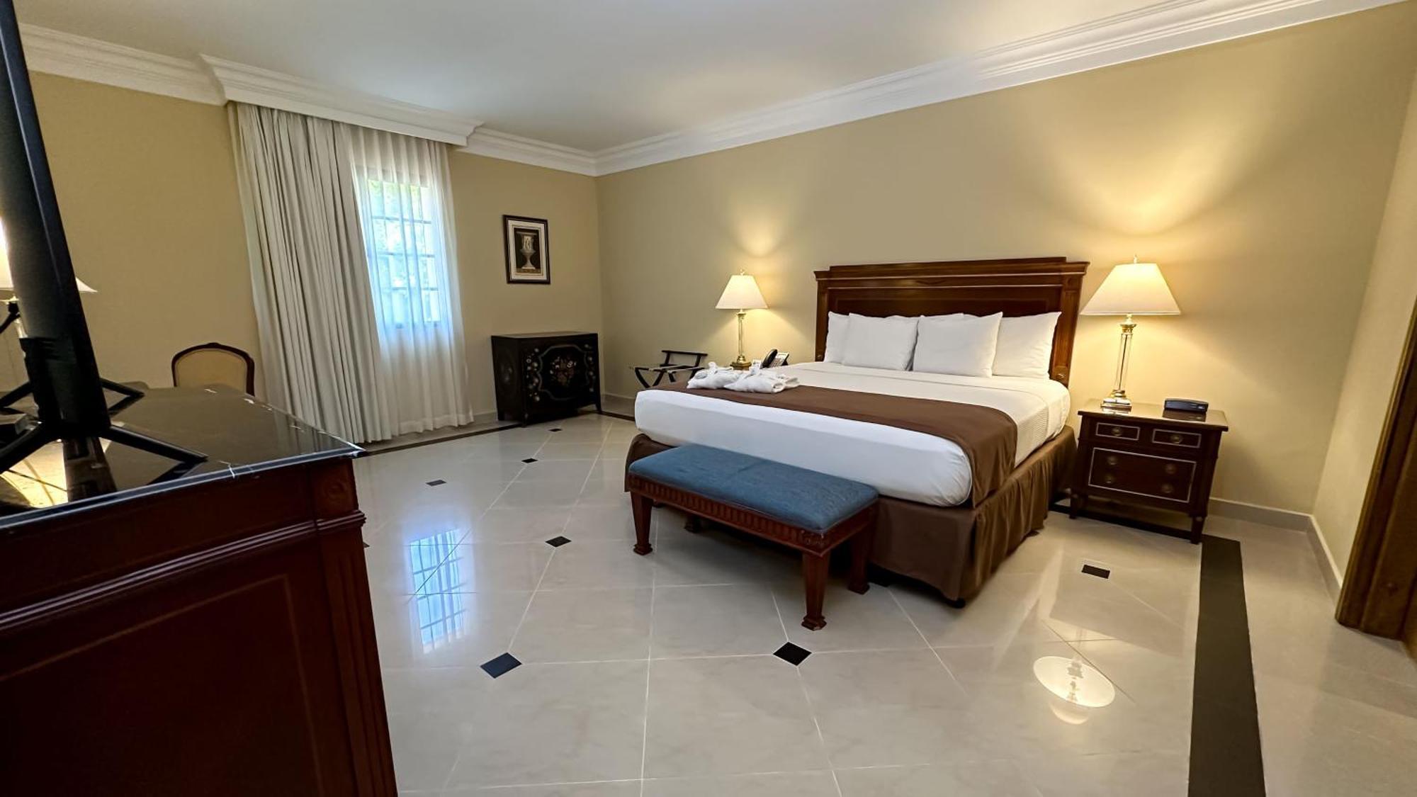 Executive Suite,1607664659:JPEG